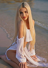 Шлюха Ксения (24 года), блондинка, звонить по тел. +380684165536, метро Дворец спорта, минет в презервативе, классический массаж, анкета 13